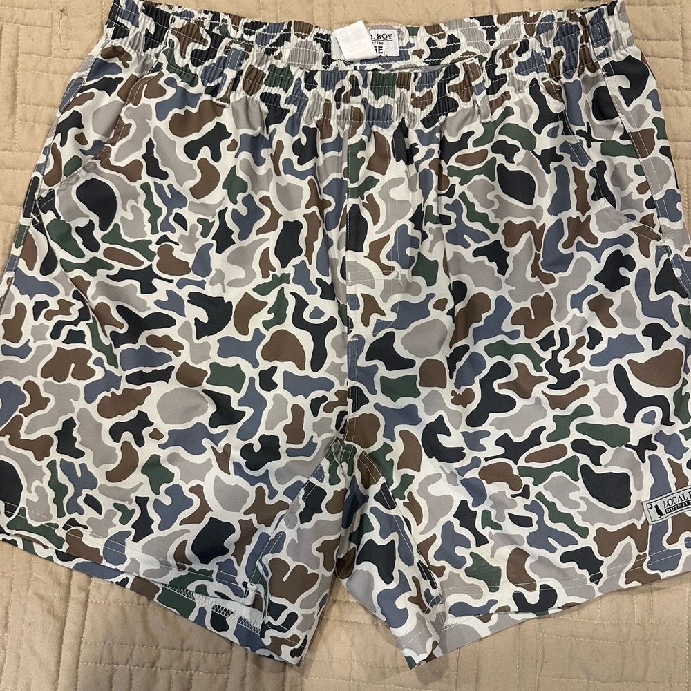 Local Boy Outfitters Casual Shorts - XL - Duck camo